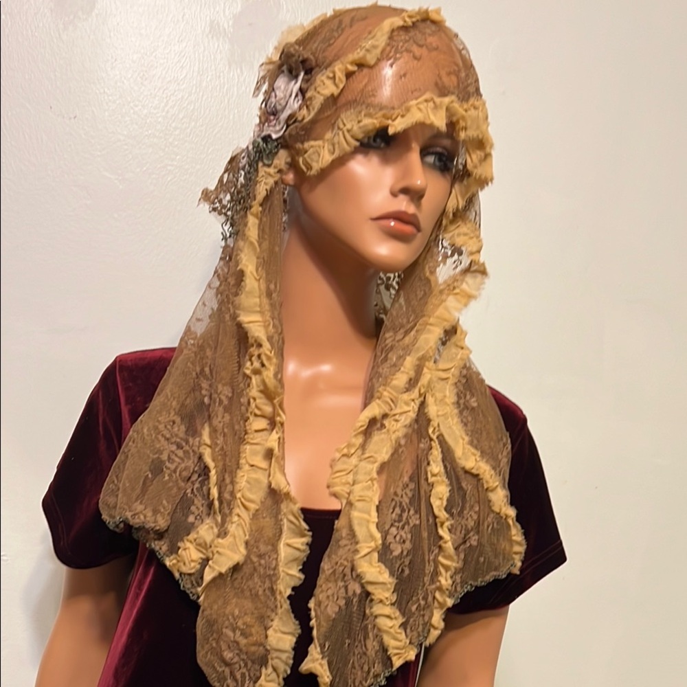 Elegant Tan Lace Headscarf